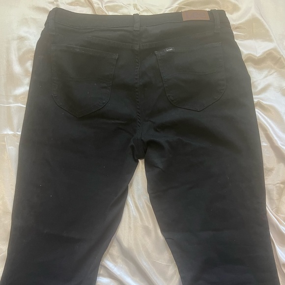 Women’s Legendary Regular Bootcut Jean In Black - Picture 2 of 6